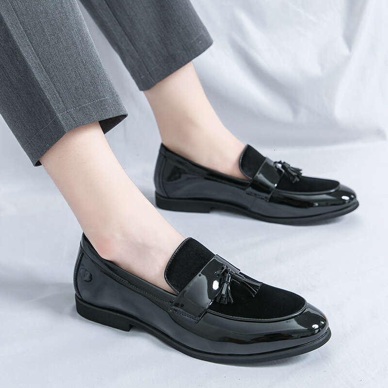 Large size men's casual shiny shoes 2024 Spring and Autumn new item 38-46 suede patchwork patent leather loafers
