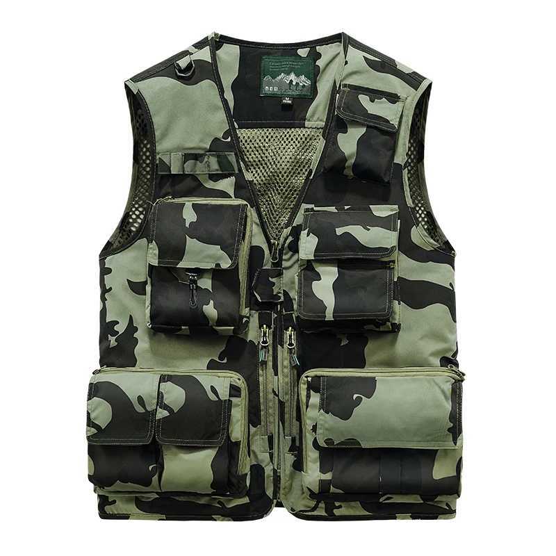 Summer Baggy Causal Mens Mesh Vest Multi Pocket Photographers Male Sleeveless Jackets Mesh Green Camouflage Waistcoat for Men X250403
