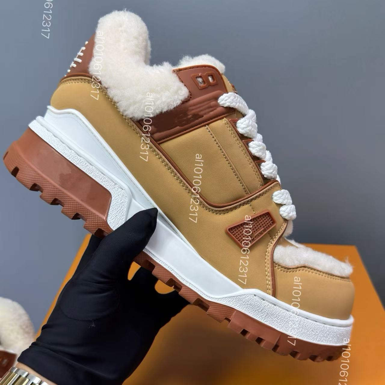 Trainer Maxi Sneake… - image