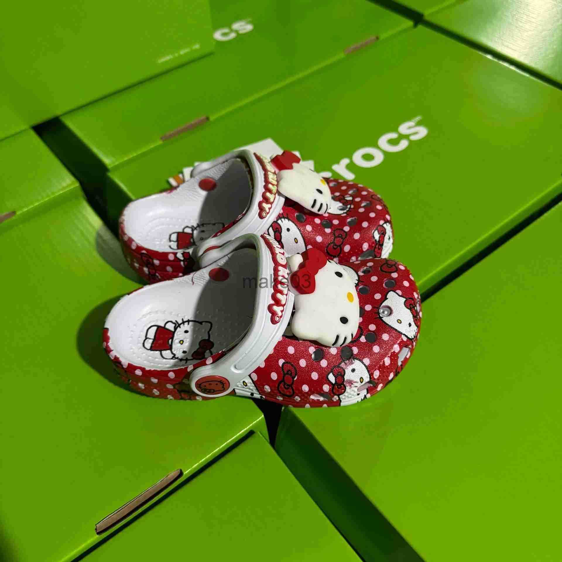 New low heeled beach shoes co branded by childrens celebrities with holes () J250403