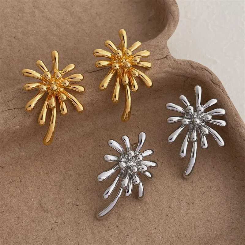 Xiaoluoke retro metal geometric fireworks earrings suitable for women European and American style personalized earrings travel jewelry Y250401
