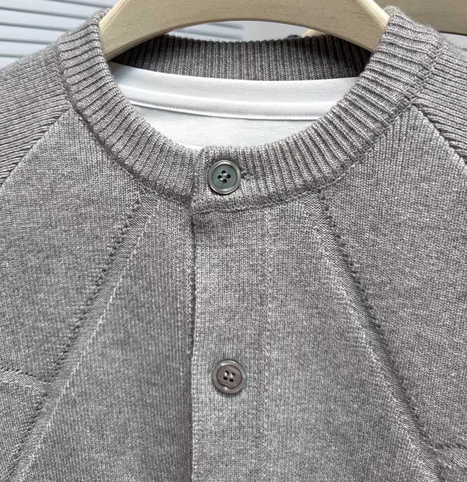 Luxury trend mens knitted coat premium autumn new style fashion solid color printing simple round neck button sweater cardiganT251103