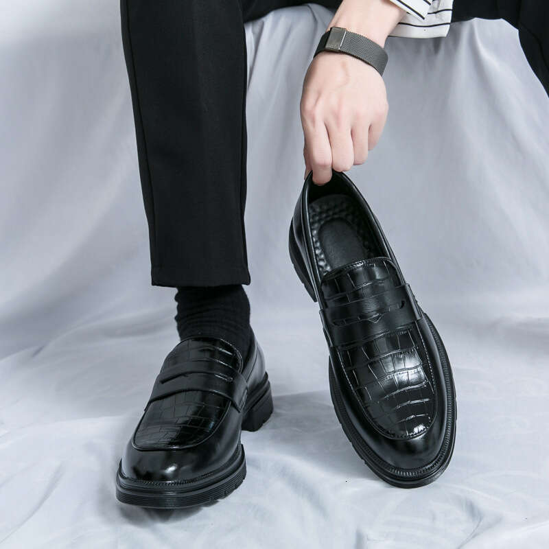 Large size leather shoes 2024 Spring and Autumn new style for men, with one foot on, lazy, smiling, business attire, groom getting married