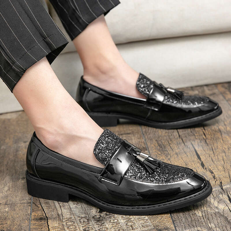 Large pointed flat for men's fashion fitting, one foot lazy shoes, autumn style solid color casual leather shoes