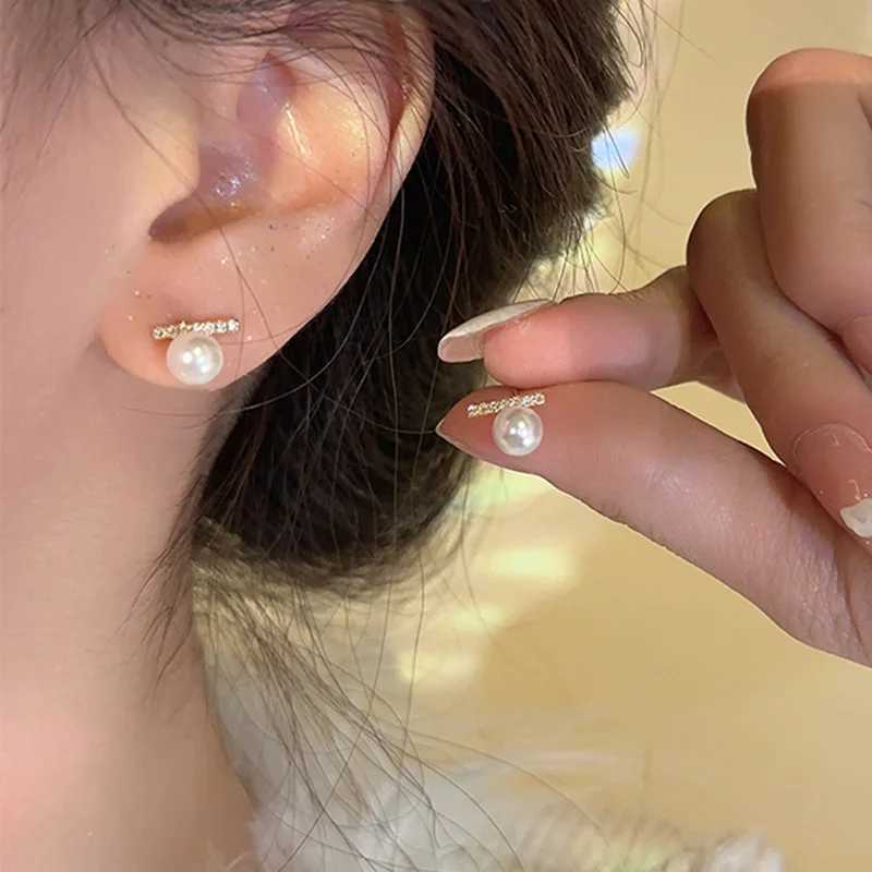 New Fashion Exquisite Silver Color Moon Earrings For Women Imitation Pearl Inlaid Stud Earrings Wedding Party Jewelry Gifts C251103