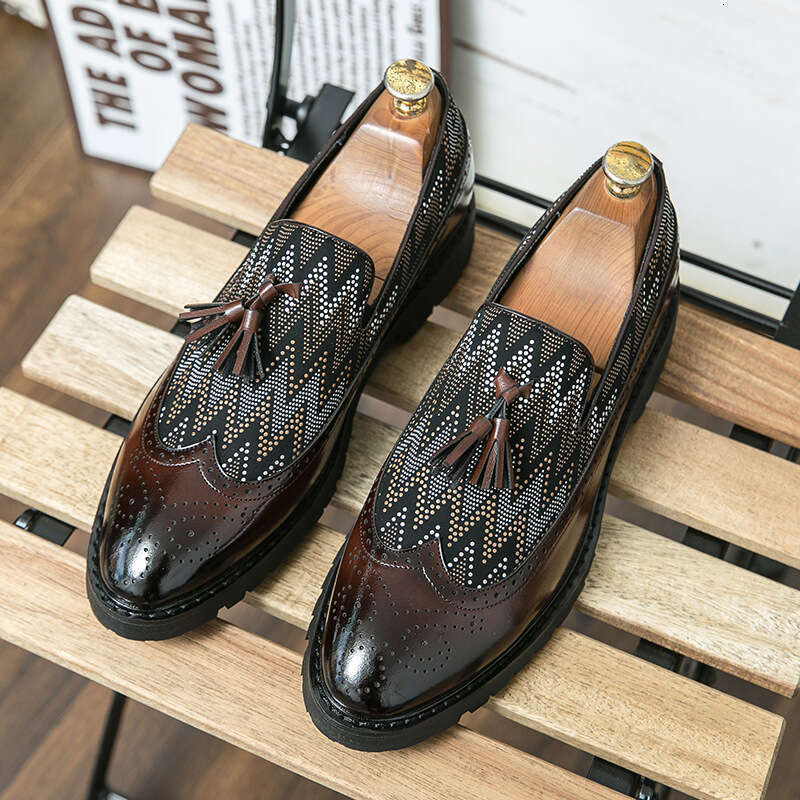 Men's in plus size, new casual fashionable Bloch carved fabric surface splicing leather shoes, shoe covers, tassel shoes
