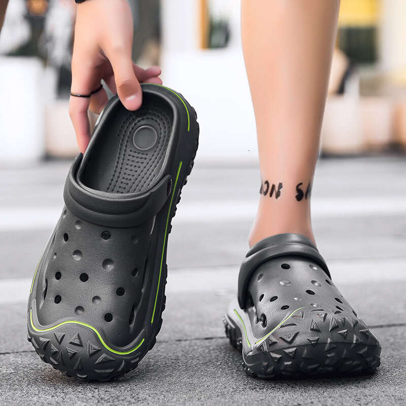 Large size fashionable casual hole shoes outdoor beach sandals men's EVA breathable slippers
