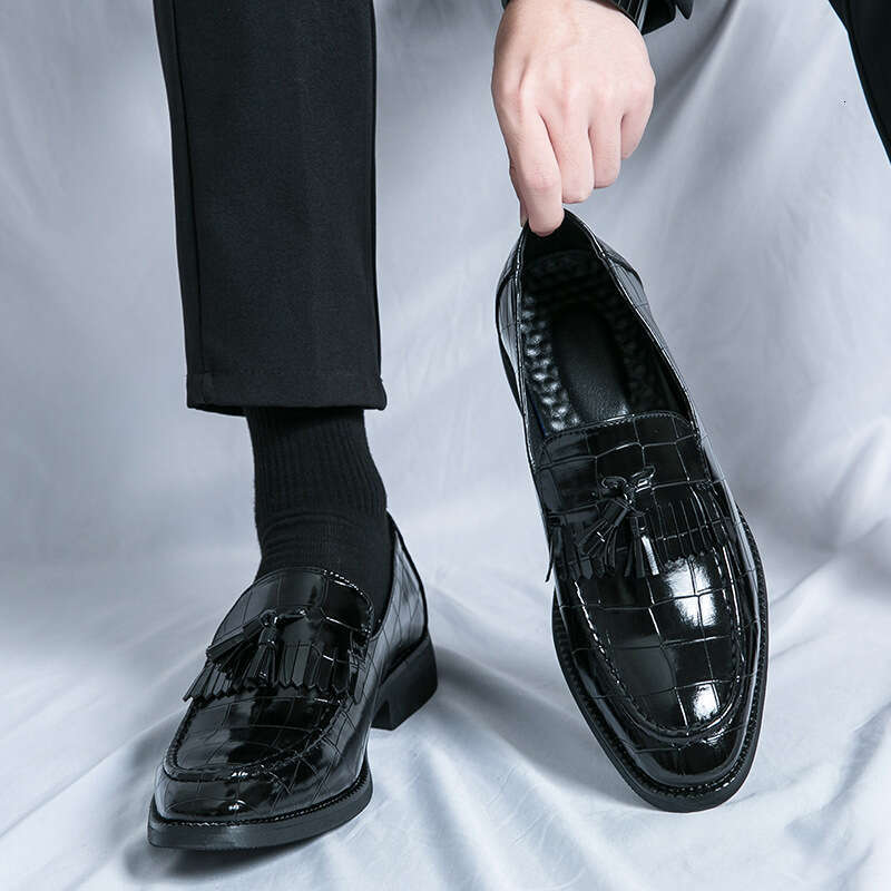 2024 Spring and Autumn New Men's Large Green Tassel Leather Shoes, Sizes 38-46, Casual One Step Legged loafers