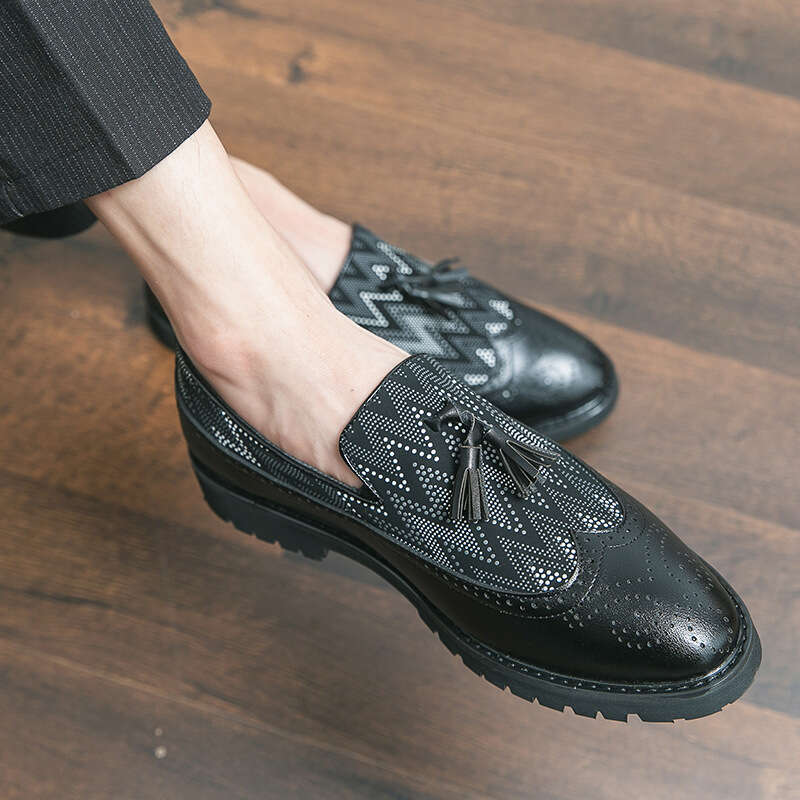 Men's in plus size, new casual fashionable Bloch carved fabric surface splicing leather shoes, shoe covers, tassel shoes