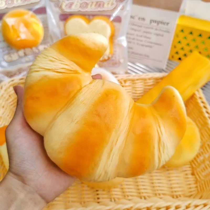 Squishy Croissant Squeeze Toy Slow Rising Sticky Stress Relief Toy Super Soft Food Creative Simulation Bread Anti-anxie toys Z251103