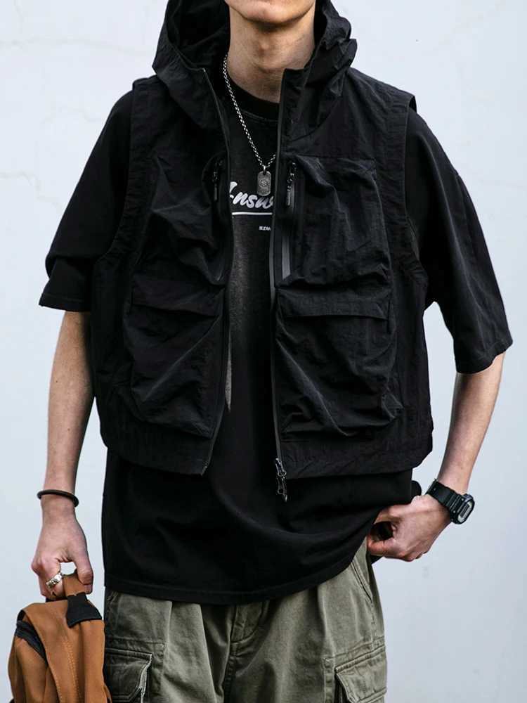 Japanese Outdoor Multi-Pocket Waterproof Cargo Hooded Vest For Men Summer Korean Fashion Short Sleeveless Coat Harajuku Casual X250403