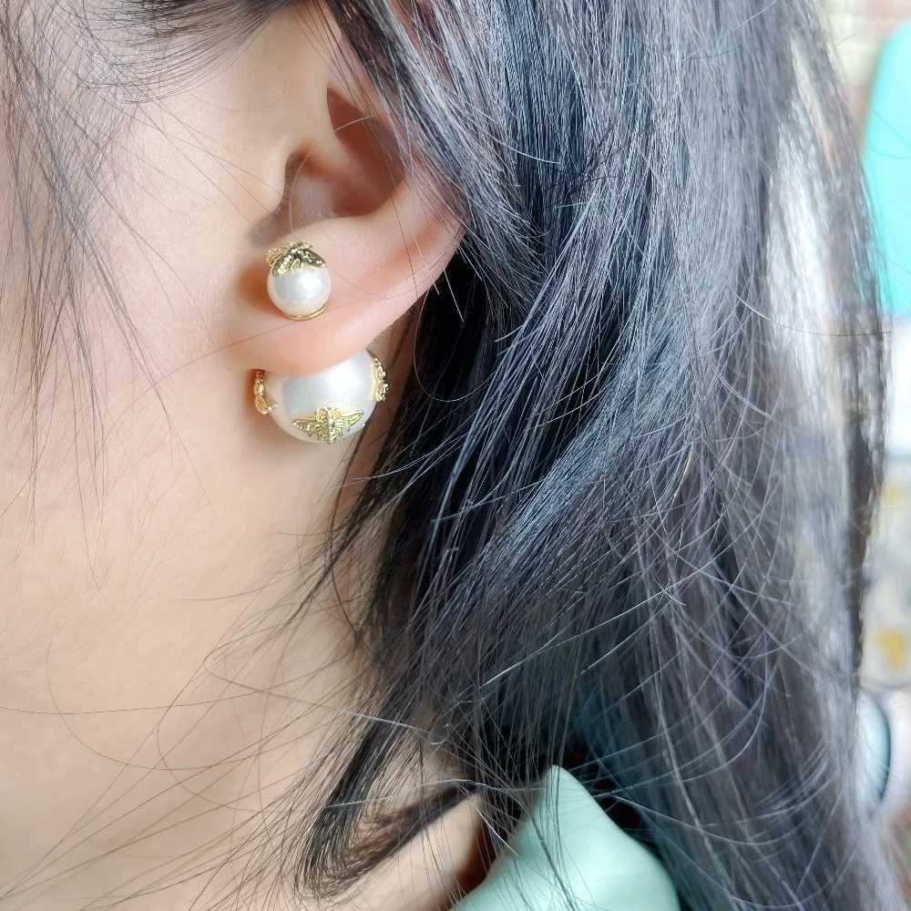 Cute little bee earrings retro gold pearl earrings designed by little bees fashionable jewelry for women pearl jewelry to be worn on both sides Y25040