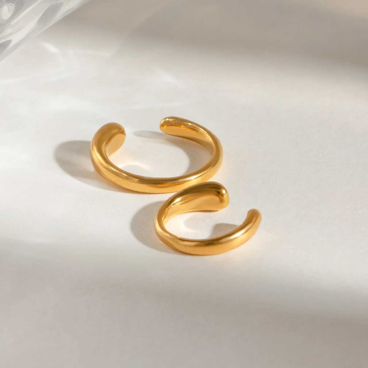 18k gold-plated stainless steel a pair of minimalist smooth ear clips to prevent allergies temperature fashion and charming jewelry Y250401