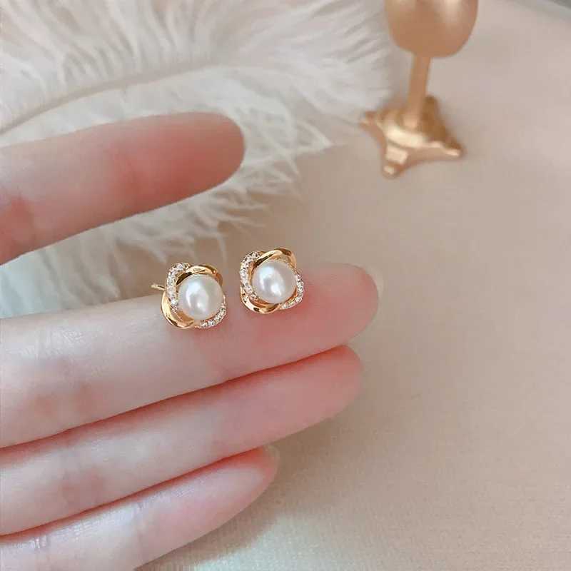 Imitation Pearl Earring for Women Gold Color Round Stud Earrings Korean Delicate Irregular Design Unusual 2025 Fashion Jewelry C251103