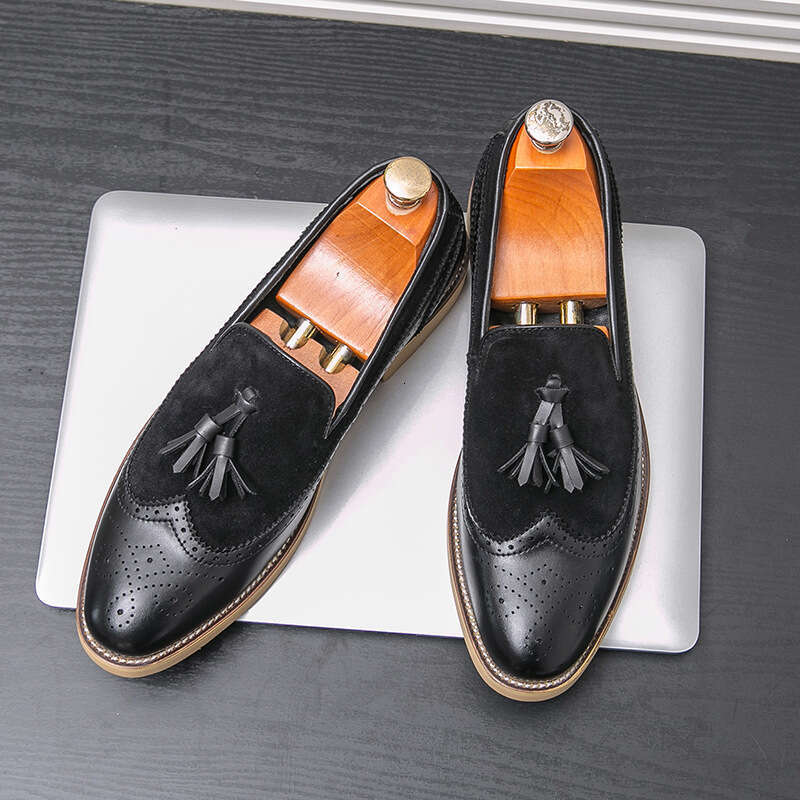Men's in plus size, new casual shoes, fashionable and trendy. One foot stepping Blok pointed leather for men's wedding shoes