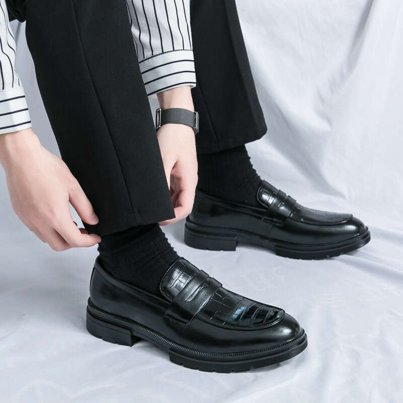 Large size leather shoes 2024 Spring and Autumn new style for men, with one foot on, lazy, smiling, business attire, groom getting married