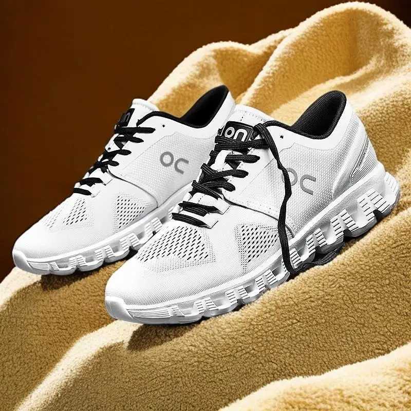 Mens Featherweight Runners Agile Elegance with Anti-Slip Mesh for Tennis to Trail ComfortC250403