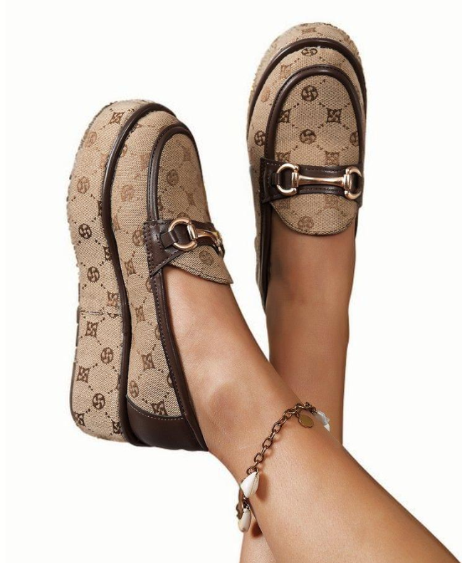 2025 Leather net celebrity shoes mule toe cap women's outdoor flat-bottomed new style horse bit for women to wear outside