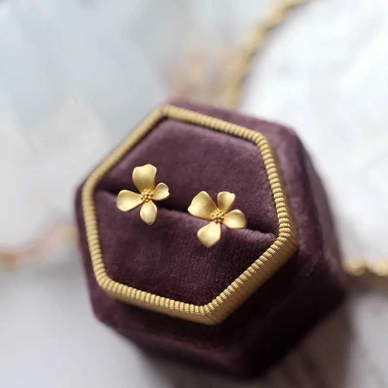 Gold Color Small Flower Studs Earings for Women Simple Elegant 2024 Korea Fashion Girls Students Daily Wear Party Jewelry Gift C251103