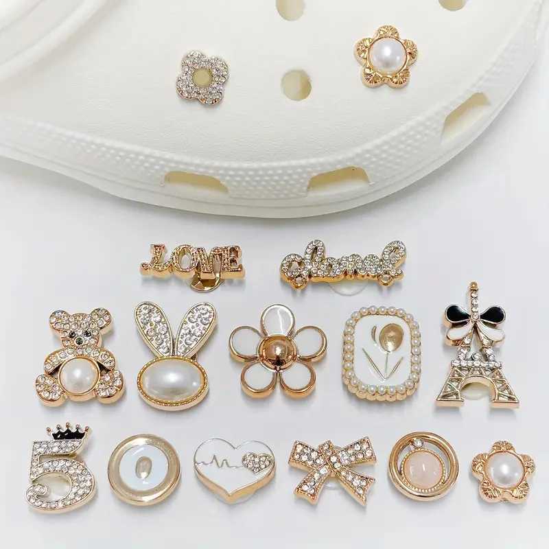 14 fashionable Golden Bear and Rabbit Charm Shining Shoes Charm Womens Fashion DIY Detachable Shoe Flower Clip Party Discount Z250402