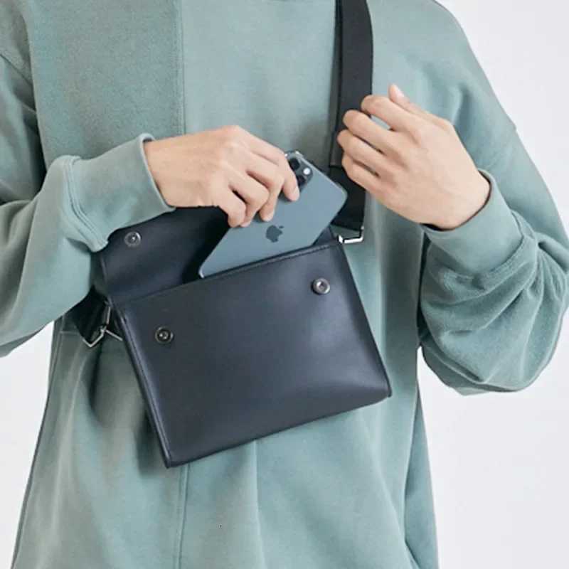 Brand Men Shoulder Bag Pu Leather Korean Messenger Bags for Man New Small Male Crossbody Chest Phone bag Designer Handbags BlackW251103