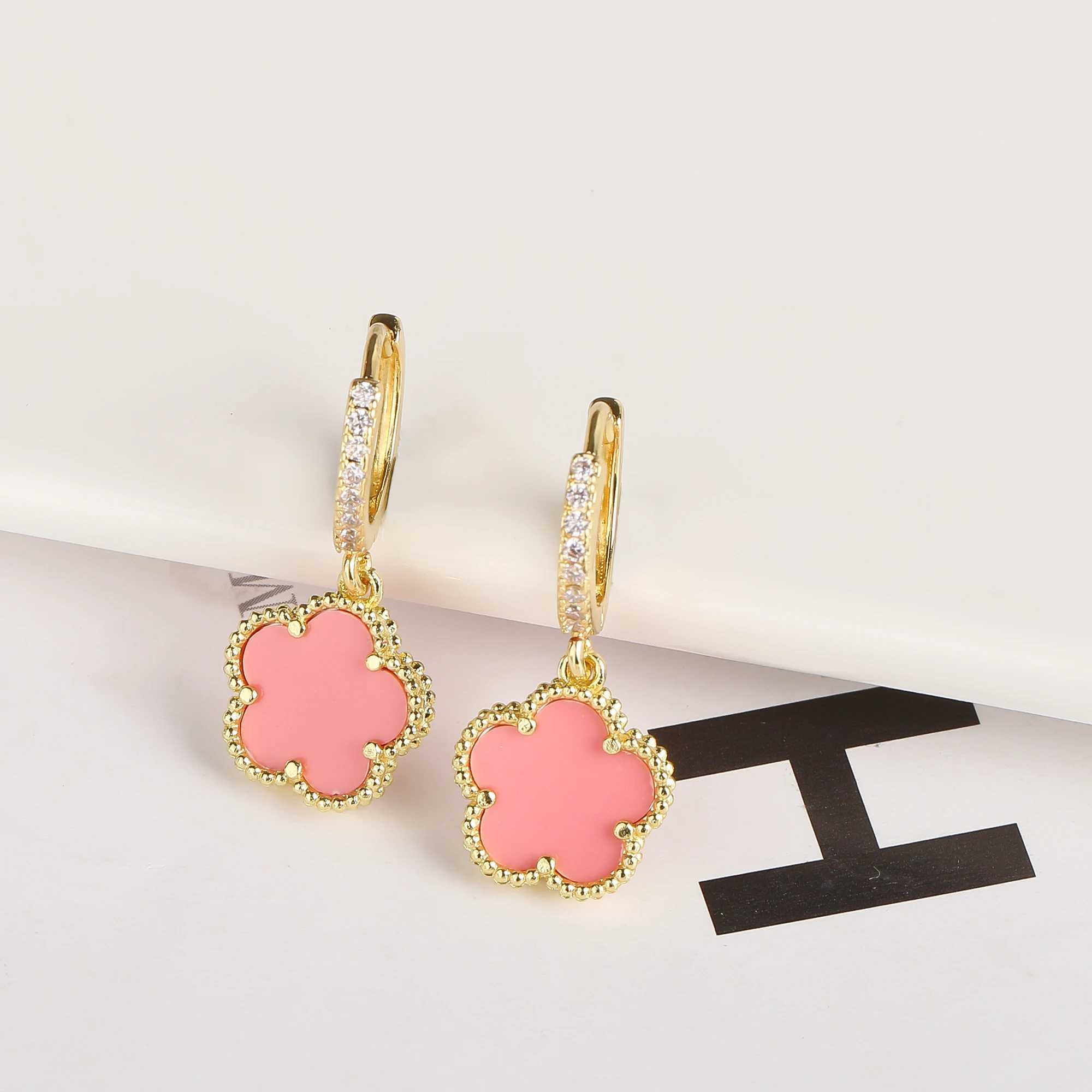 Newly designed diamond inlaid earrings plum blossom five leaf flower plant jewelry womens 18K gold-plated accessories clover Y250401