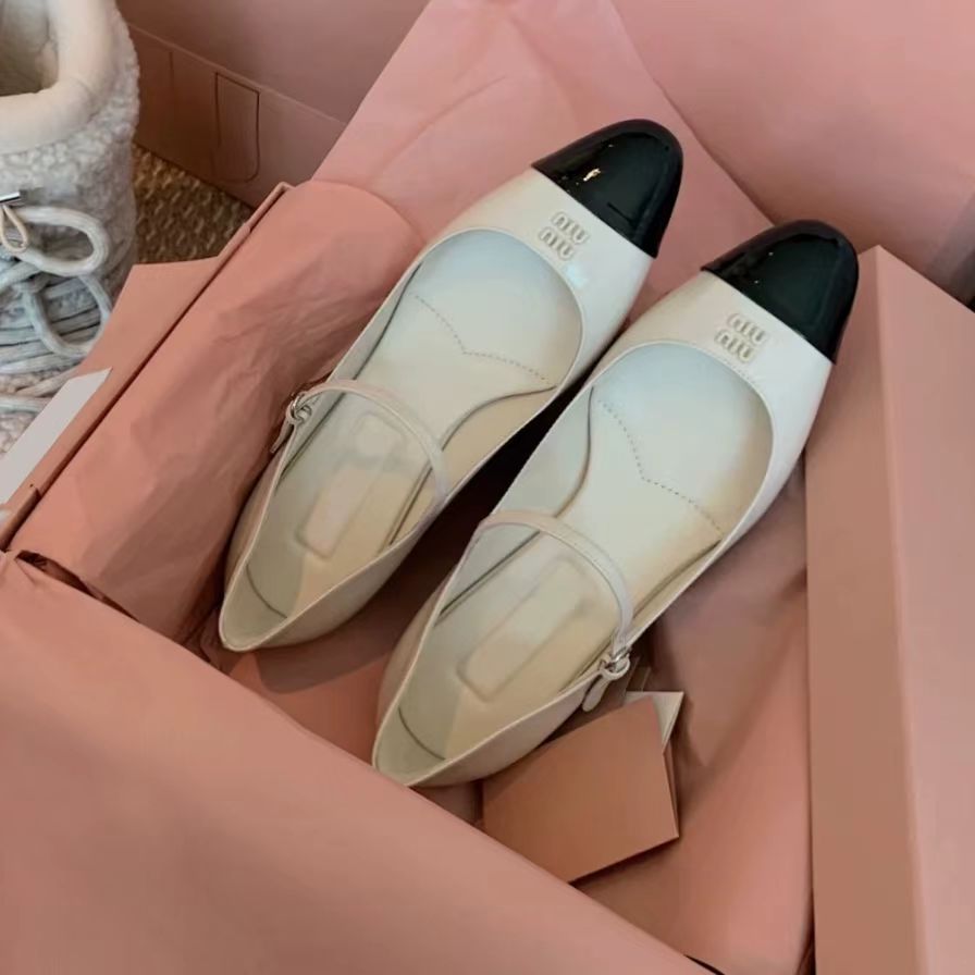 designer shoes 2025 new Women's French Hepburn style small leather shoes Mary Jane ballet shoes with one-word strap and genuine leather kitten he