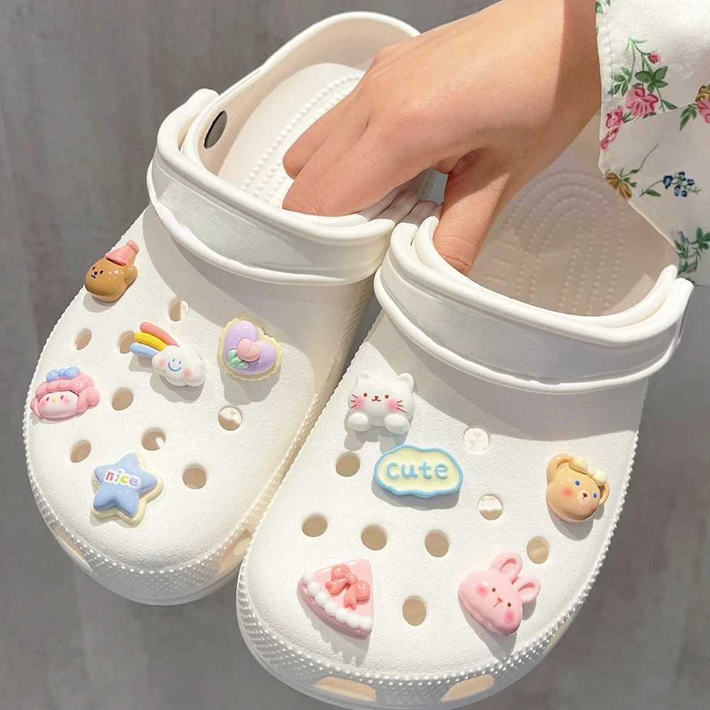 Shoe Charm DIY 3D Cute Rainbow Bear Shoes Decorative Accessories Charm for s Bag Sliding Sandals Z250402