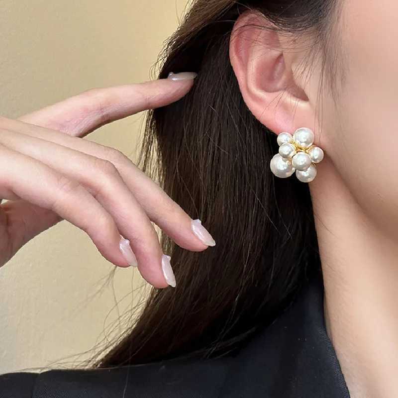 2023 New Arrival French Light Luxury Simulated-pearl Flowers Stud Earrings For Women Fashion Sweet Jewelry Accessories Y250401