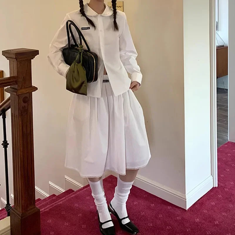 Chic Two-Piece Set Miu College Lace Trimmed Collar Black Label Shoulder White Short Sleeve Shirt Set Womens Fashion Outfit 250403