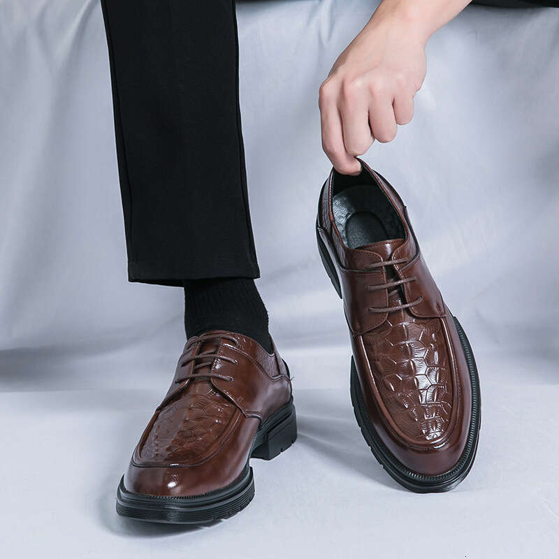 Large crocodile patterned men's leather for spring and autumn 2024 new business dress groom wedding shoes 46