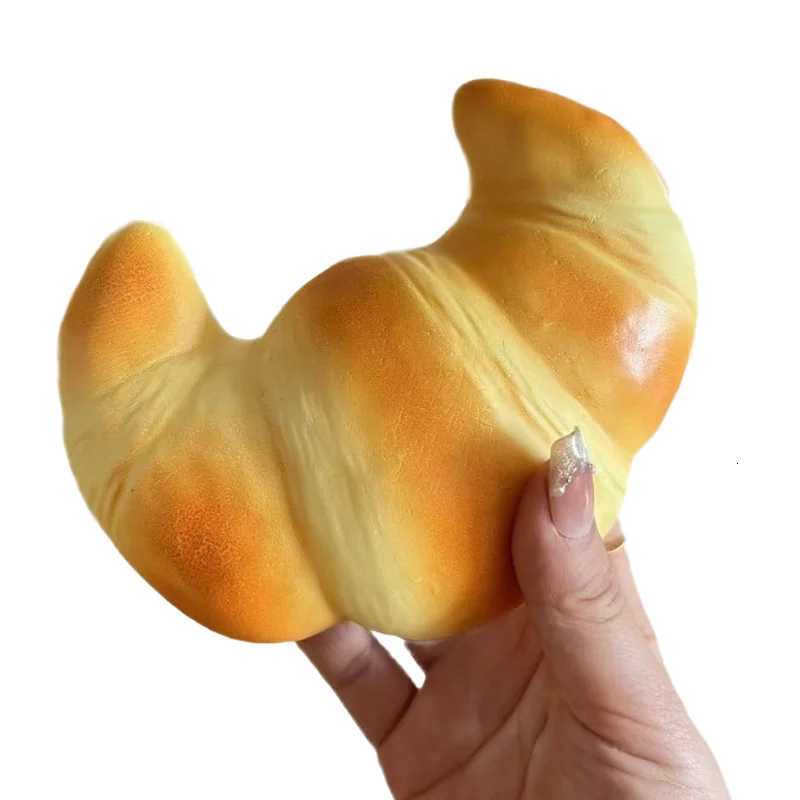 Squishy Croissant Squeeze Toy Slow Rising Sticky Stress Relief Toy Super Soft Food Creative Simulation Bread Anti-anxie toys Z251103