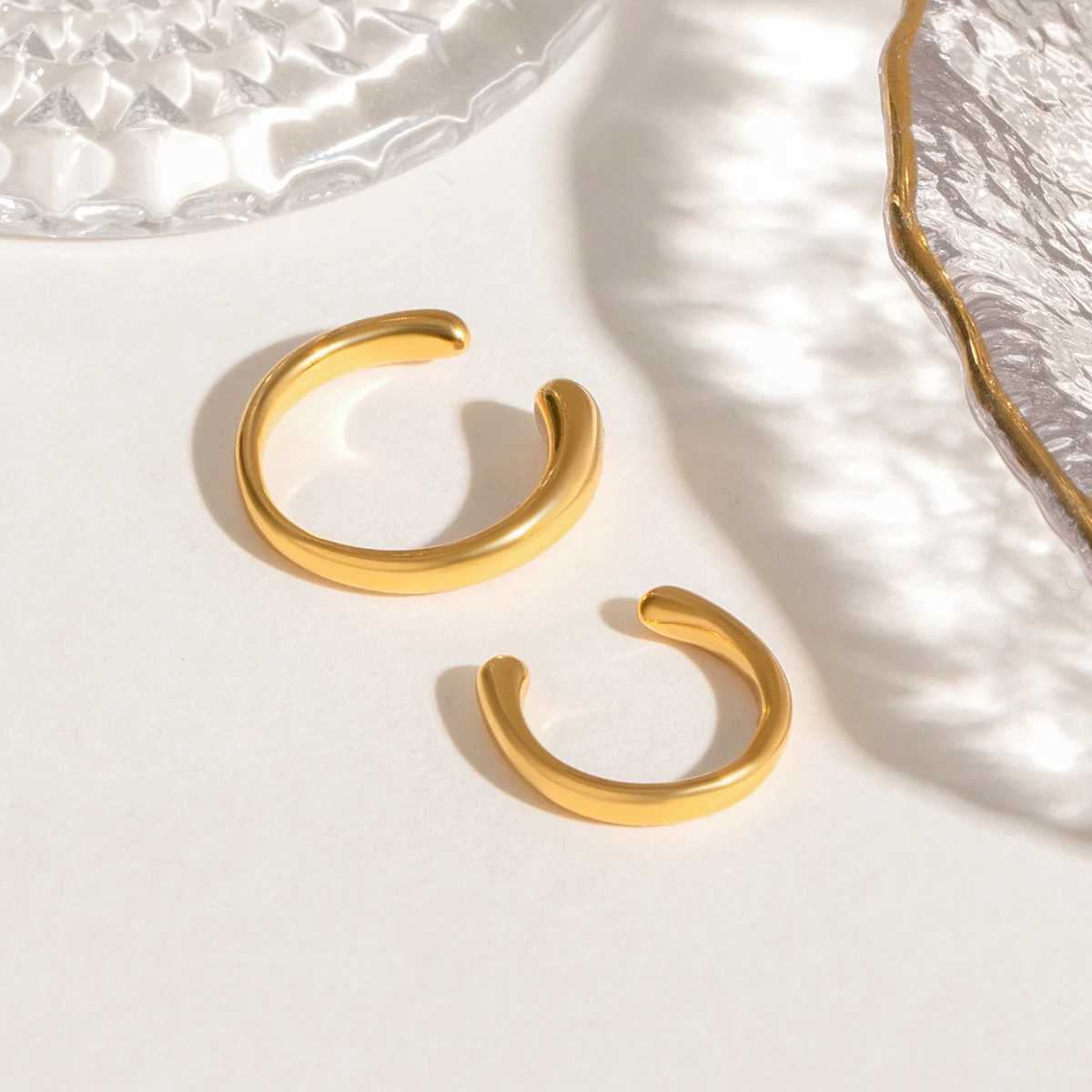 18k gold-plated stainless steel a pair of minimalist smooth ear clips to prevent allergies temperature fashion and charming jewelry Y250401