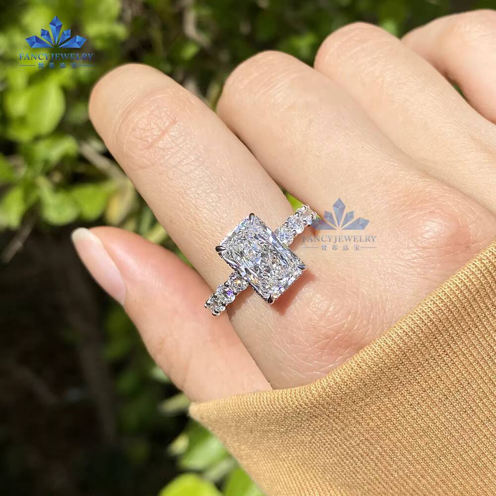 IGI Certified 15CT Radiant Cut Lab Grown Diamond Engagement Ring Custom 14K 18K Gold Beautiful Jewelry for Party Gifts