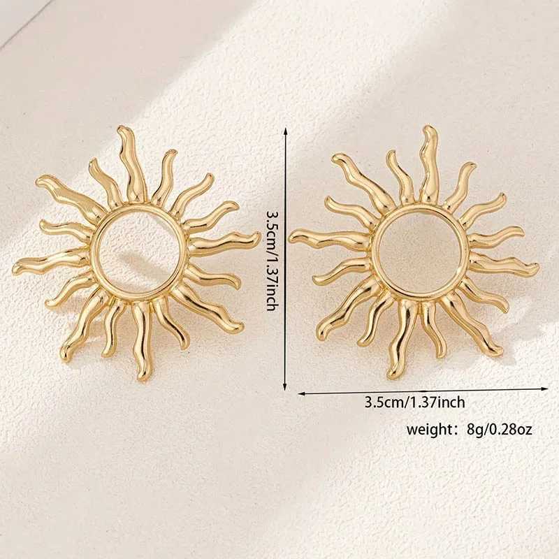 Vintage Exaggerated Sunflower Gold Metal Earrings Suitable for Womens Holiday Party Gifts OL Fashion Jewelry Earring Accessories Y250401