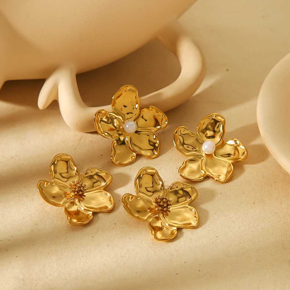 Fashion Elegant Statement 18k Gold Plated Hammered Earrings Non Tarnish Stainless Steel Pearl Flowers Stud Earrings C251103