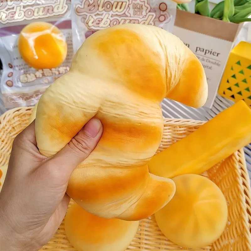 Squishy Croissant Squeeze Toy Slow Rising Sticky Stress Relief Toy Super Soft Food Creative Simulation Bread Anti-anxie toys Z251103