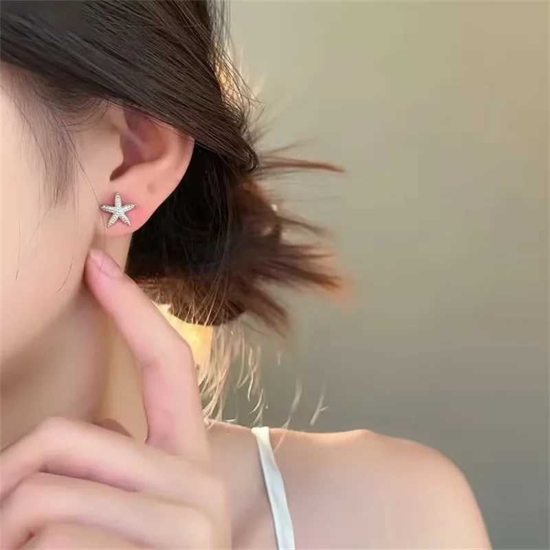Simple Gold Color Metal Small Starfish Stud Earrings for Women Statement Geometric Piercing Earring Femme Beach Vacation Jewelry C251103