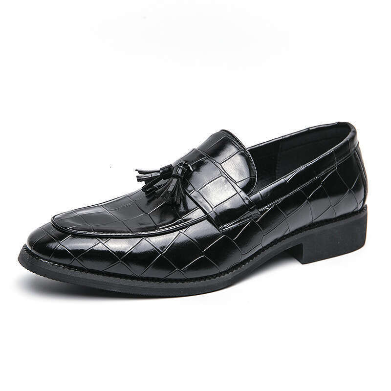 Men's oversized tassel embossed Lefu shoes, 2024 Spring and Autumn new style, size 38-46 men's casual leather shoes