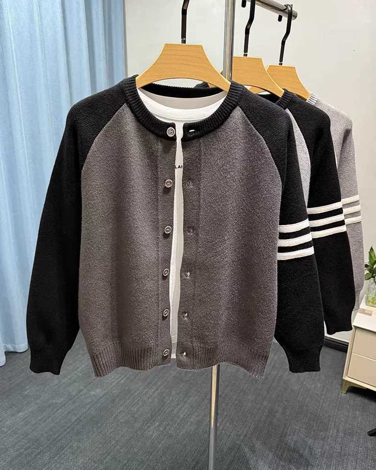 High end brand personality color blocked knitted coat button casual Korean style youth fashion striped round neck mens cardiganT251103