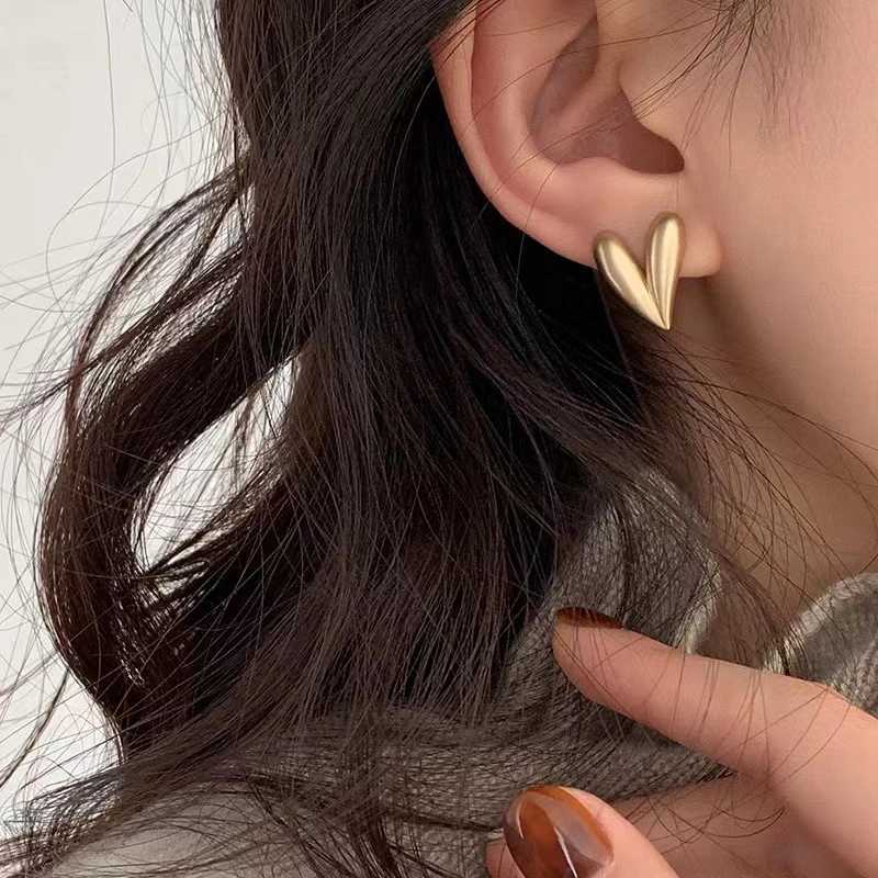 Simple Design Frosted Brushed Metal Heartshaped Stud Earrings a Versatile Daily Accessory for Girls in 2025 Fashion Jewelry C251103