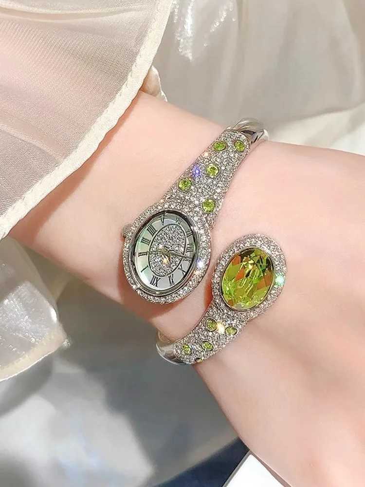 Elegant Women Snake Shape Diamonds Studded Quartz Watch Fashion Luxury Office Ladies Party Wristwatch Birthday Gift Jewelry entry luxW251103