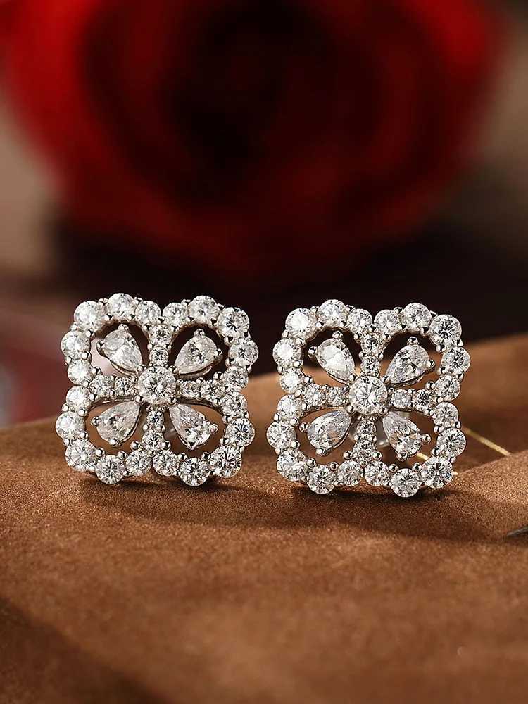 Korean Fashion Geometric Square Stud Earrings for Women Classic Shining Zircon Clover Plant Earrings for Women Party Jewelry Gifts Y250401
