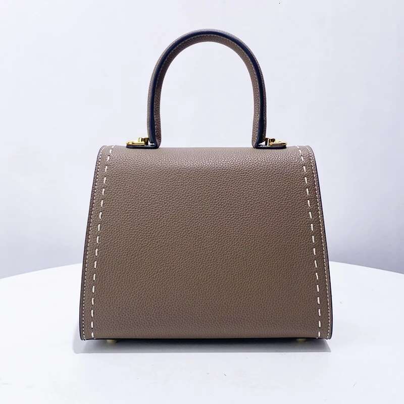 Small Square Messenger Bag For Women Designer Handbag And Purse 2024 New In Vintage Simple Commuting Shoulder Crossbody