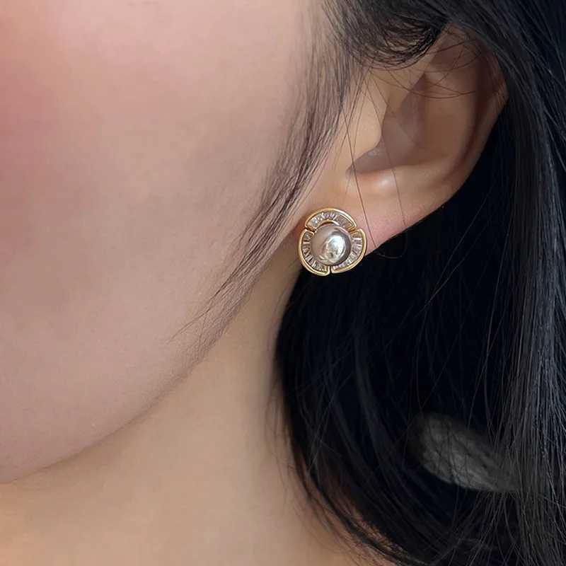 French Style Light Luxury Vintage Zircon Pearl Metal Flower Stud Earrings For Women Fashion Sweet Crystal Jewelry Gifts Y250401