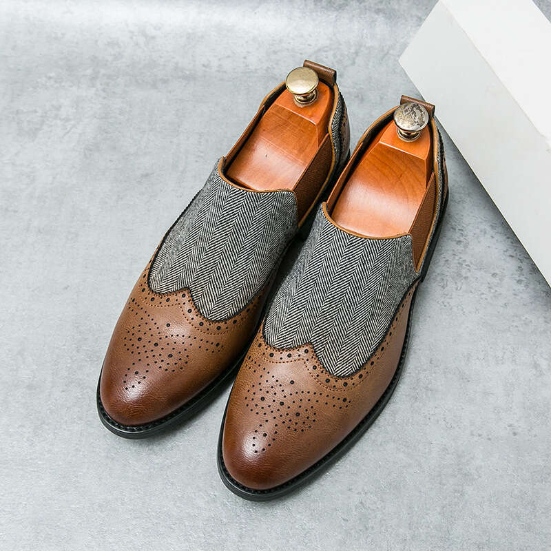 Men's in plus size, new casual fashionable foot covers, carved Blok leather shoes, trendy wedding shoes