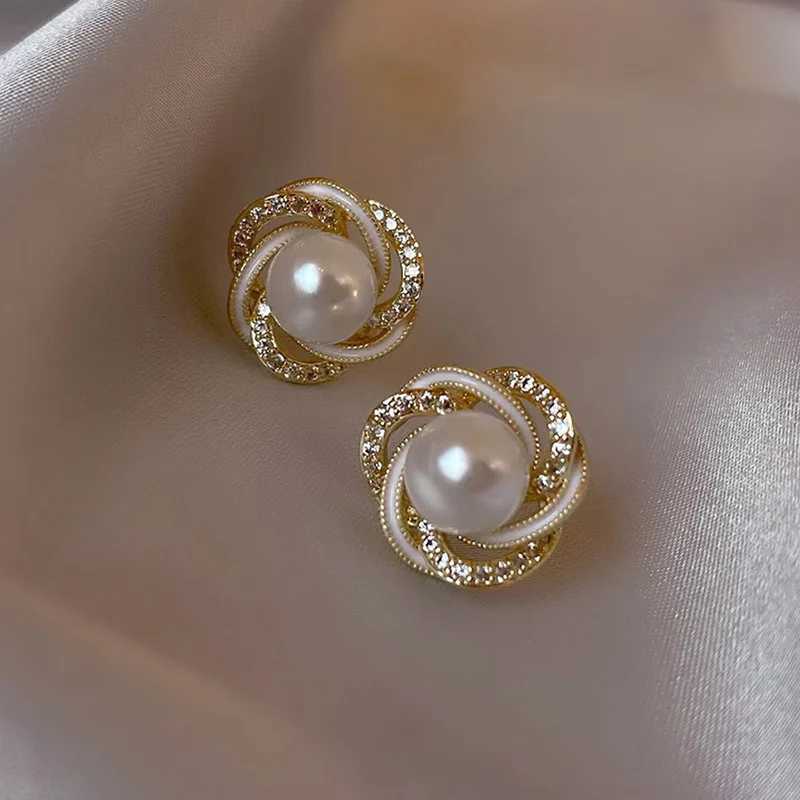 Flower Pearl with Zircon Stud Earrings for Women New Fashion Gold Color Luxury Elegant Ear Buckle Earring Jewelry Party Gift C251103