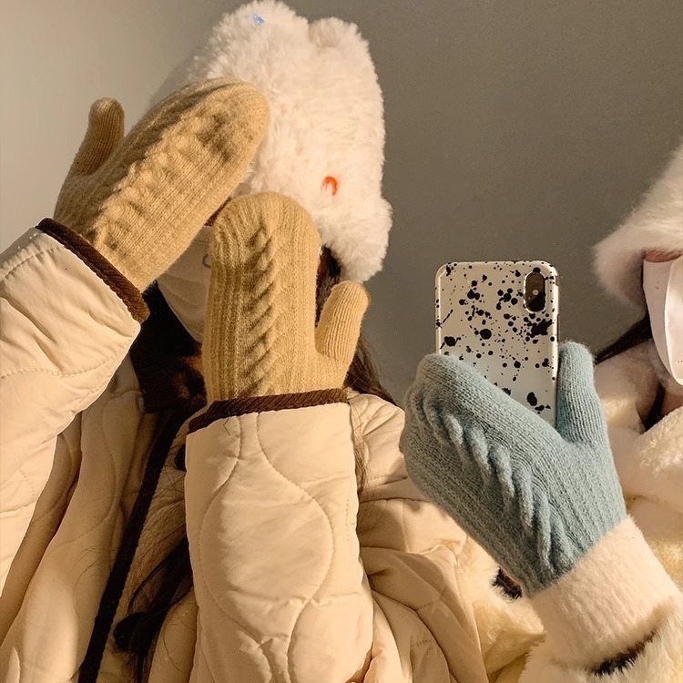 Korean version of mens and womens gloves winter couple with thick velvet cute cold resistant warm simple all finger connected cycling for students