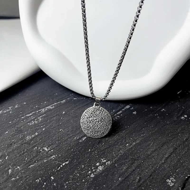 Fashion Simple Compass Necklaces For Men Retro Hip Hop Copper Disc Couple Pendant Sweater Chain Punk Jewelry Accessories GiftC250411