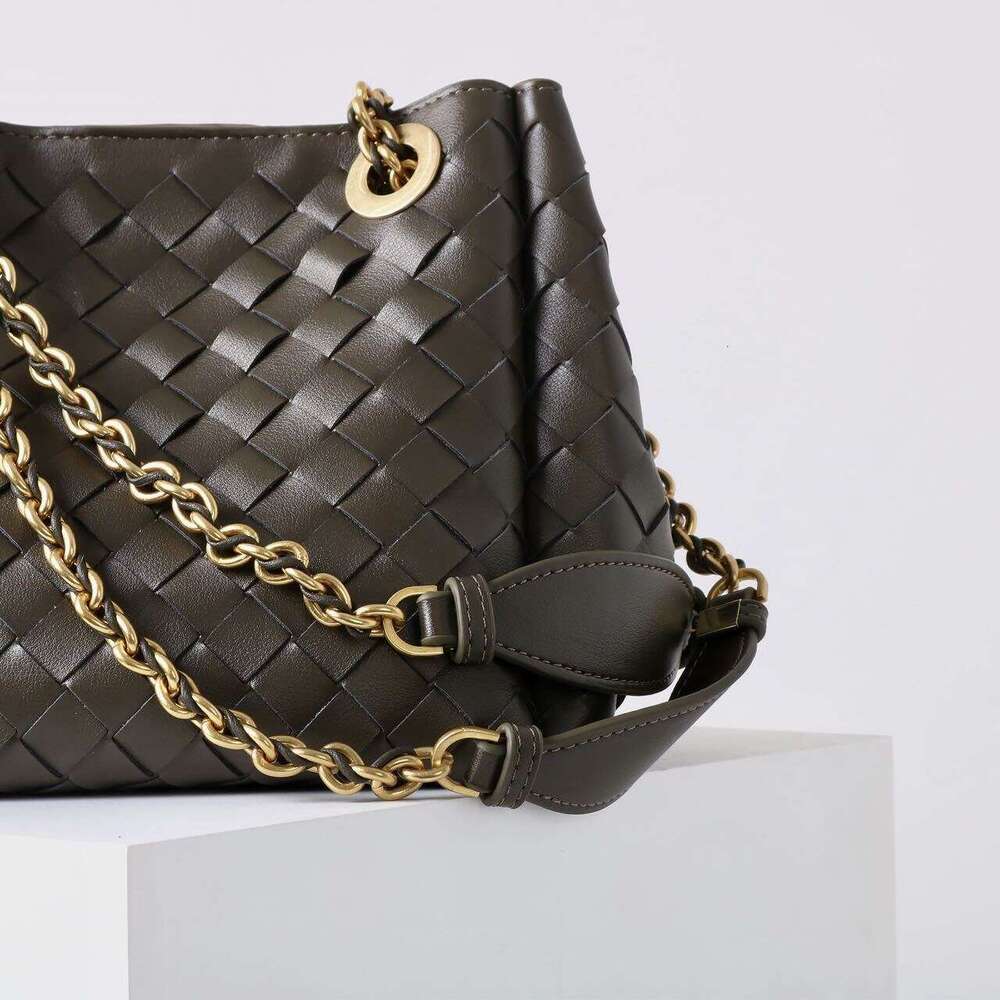 Luxury Bag Designer's New Chain Shoulder Strap Versatile Woven High-end Feel Large Capacity Dan Shoulder Cross-body Bucket Bag